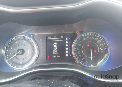 2015 Chrysler 200 Limited z USA, uszkodzony, nr VIN 1C3CCCABXFN747613